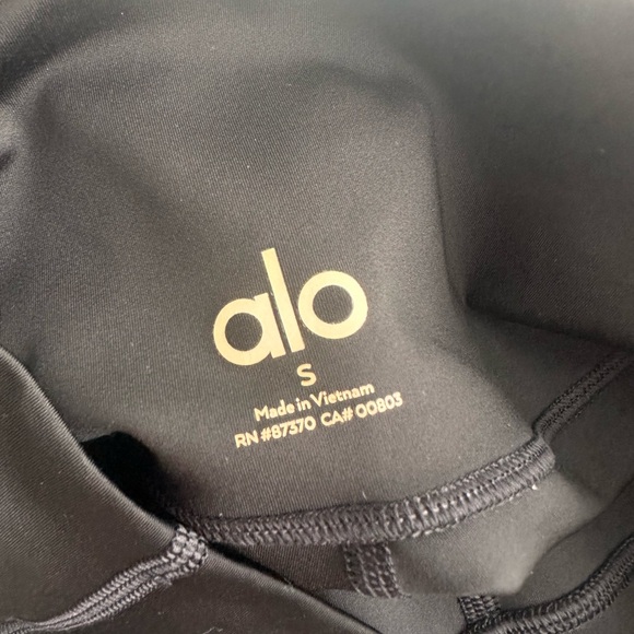 ALO Yoga Jet Black Performance Leggings - Picture 2 of 2